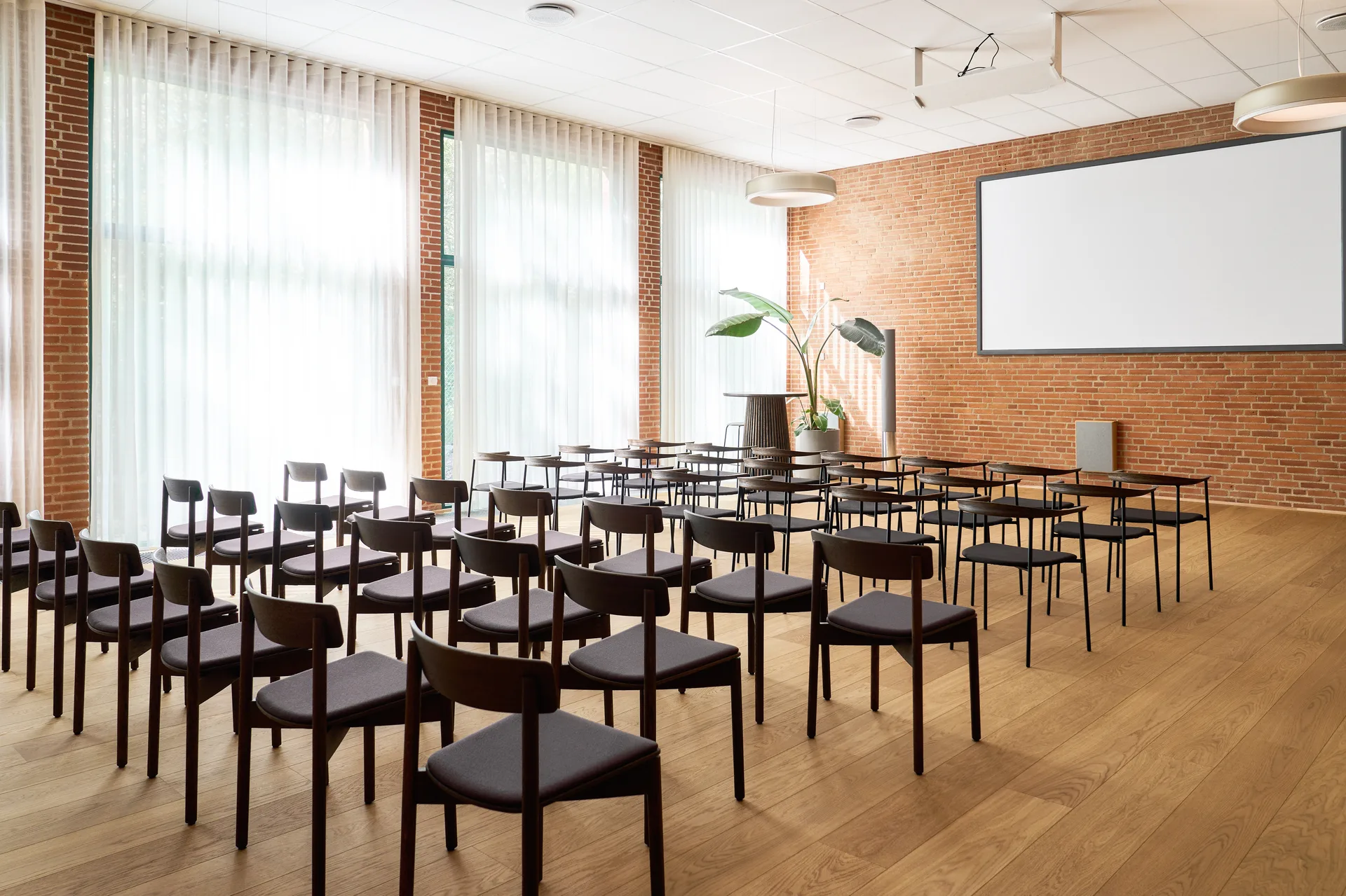 Konferencelokale i POP2 Aarhus N – moderne lokale med lærred og projektor